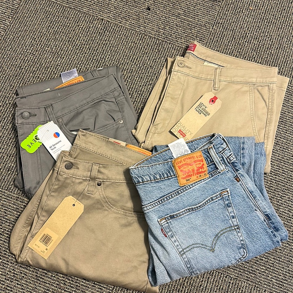 LEVI’S 36x32 LOT OF 4